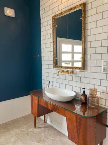 a bathroom with a sink and a mirror at Casa del Mercat in Altea