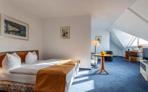 Ένα ή περισσότερα κρεβάτια σε δωμάτιο στο Trip Inn Kongresshotel Frankfurt-Rodgau