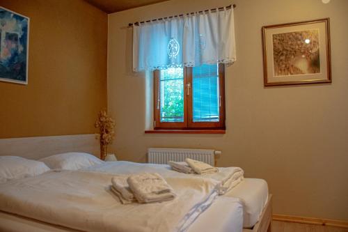 Ένα ή περισσότερα κρεβάτια σε δωμάτιο στο Youth Hostel Arsviva