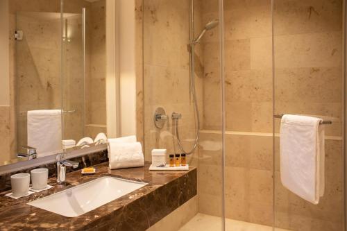 a bathroom with a sink and a shower at Hotel Alte Post in Konstanz
