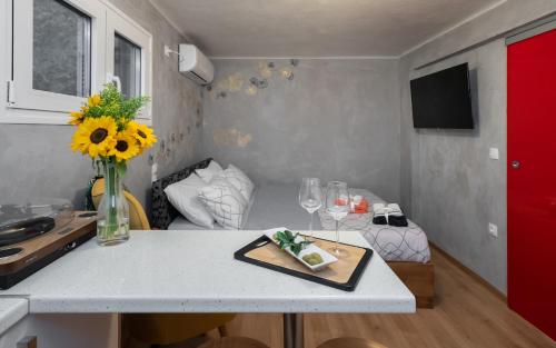 Cozy tiny apartment in the heart of Plaka