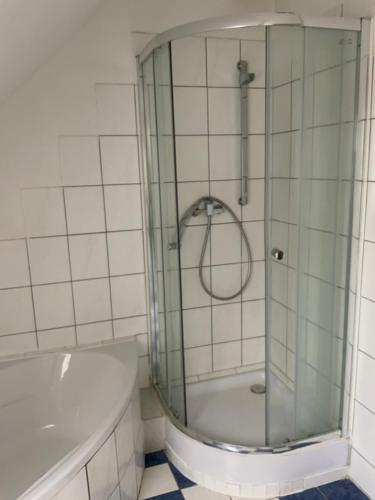 Ένα μπάνιο στο Ferien/ Monteurzimmer mit gemeinsam Wozi, Kü, Bad, WLAN
