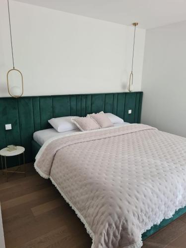 Ένα ή περισσότερα κρεβάτια σε δωμάτιο στο Apartman Imotski, Makarska