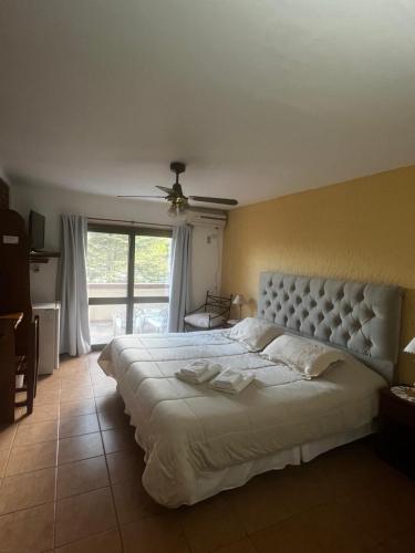Ένα ή περισσότερα κρεβάτια σε δωμάτιο στο Chalet Suisse Posada & SPA - Adults only