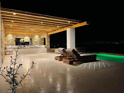 Bazén v ubytování Voras Villa Panagia Beach nebo v jeho okolí