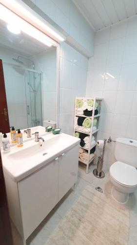 Kylpyhuone majoituspaikassa Caldas da Rainha's Green & White