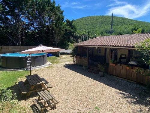 Sundlaugin á La Zénitude petit coin de détente proche de Sarlat eða í nágrenninu