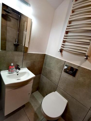 Bilik mandi di Apartament Luna
