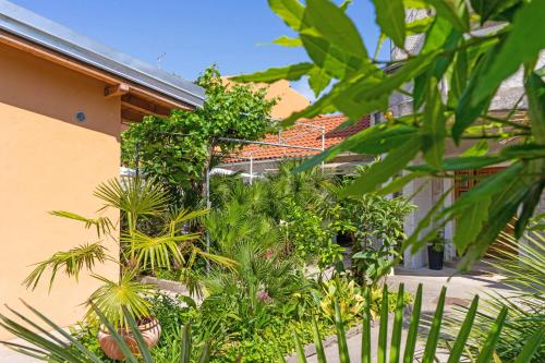 Eleonora Apartments Free Parking, Garden & 5 Min to Beach
