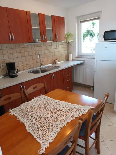 Cuisine ou kitchenette dans l'établissement SEA & HONEY