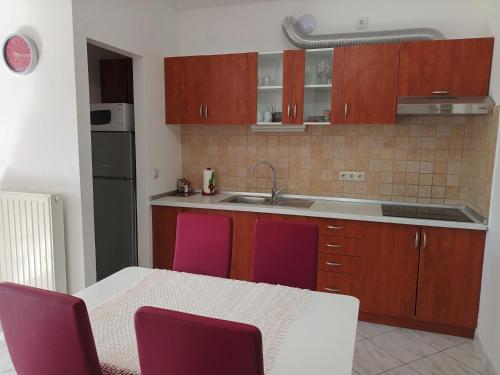 Cuisine ou kitchenette dans l'établissement SEA & HONEY