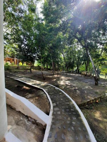 Taman di luar Pachamaya River Hostel