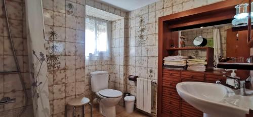 Bathroom sa Joanet Guarda turismo familiar en plena naturaleza