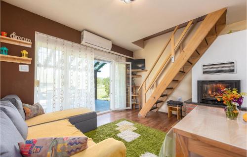 Ruang duduk di Lovely Home In Kunovac Kupirovacki