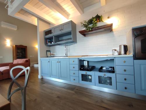 Η κουζίνα ή μικρή κουζίνα στο La Casa di Stefania LOFT
