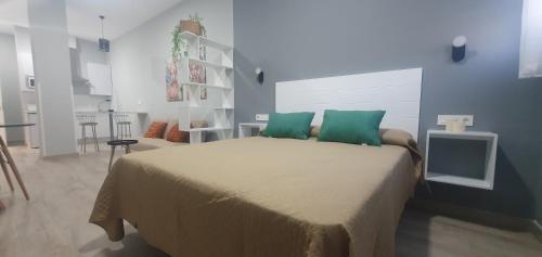 a bedroom with a large bed with green pillows at Apartamentos Las trece llaves Jacuzzi bajo reserva in Merida