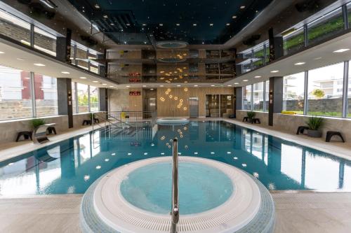Bazén v ubytovaní Apartament Klifowa 8 lok 4 w budynku basen sauna alebo v jeho blízkosti