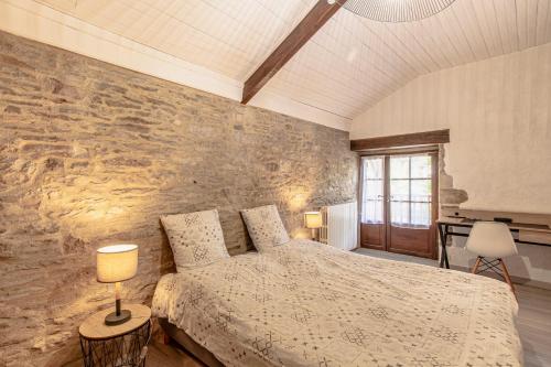 Krevet ili kreveti u jedinici u objektu Maison en pierres au coeur du village médiéval de Villeneuve