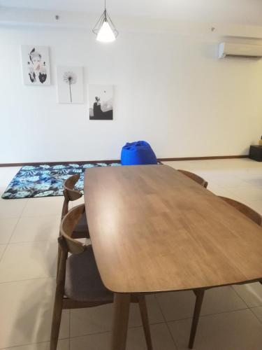 Imagen de la galería de The Landmark by Katana 3BR to 4BR Luxury Seaview Landmark Homestay at Gurney 15-16pax 无敌海景套房, en Tanjong Tokong
