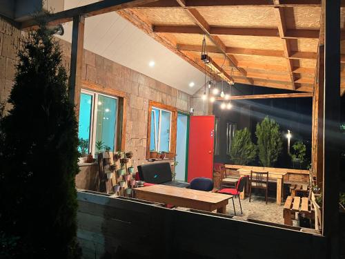 Posezení v ubytování Lake Sevan Hostel