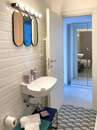 a bathroom with a sink and a mirror at Don Ciccio Capashome in Ceglie Messapica