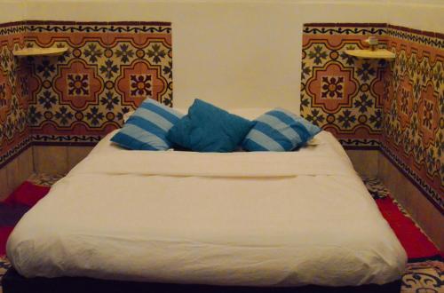 Una cama o camas en una habitación de Riad Dar Mchicha