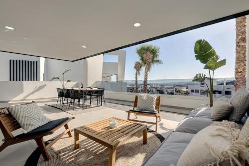 Brand New, Elegant Three Bed Apartment