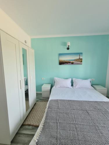 En eller flere senge i et værelse på Vila Karen