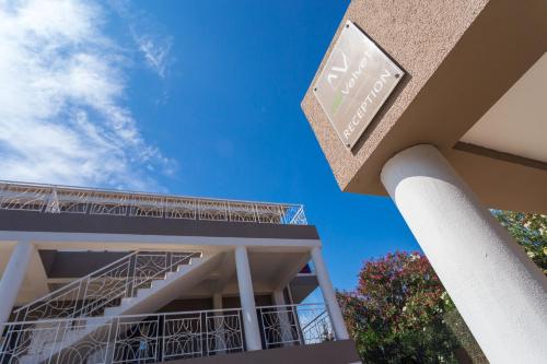 a sign on the side of a building at Villa Velvet in Villeneuve-Loubet