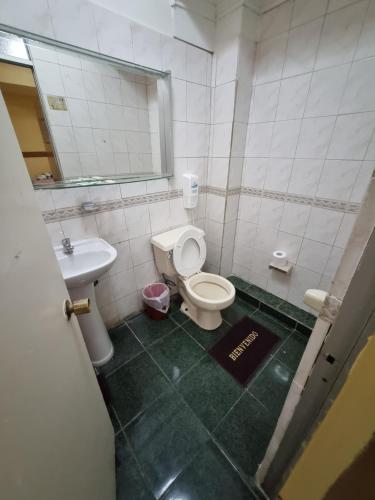 Uma casa de banho em HOTEL ASTORE Matta 2537