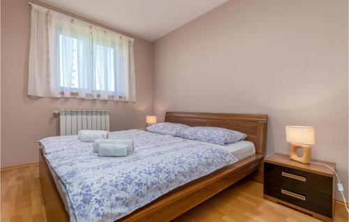 Llit o llits en una habitació de Pet Friendly Home In Rovinj With Kitchen
