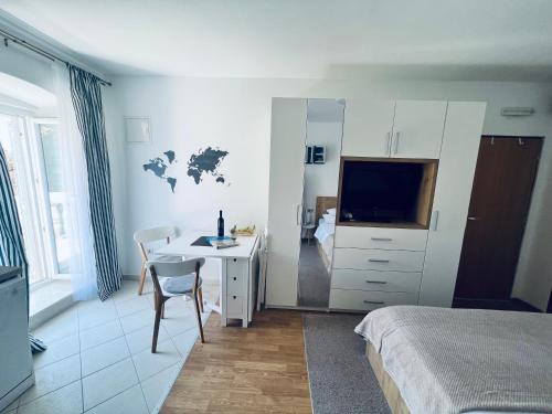 Jakov Apartments