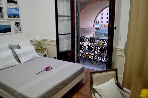 a bedroom with a bed and a chair with flowers on it at Pontevecchio Relais in Florence