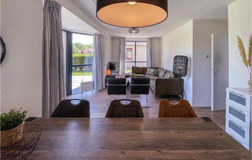 Χώρος καθιστικού στο 3 Bedroom Amazing Home In Ewijk