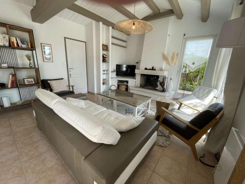 Photo de la galerie de l'établissement Maison 4 pièces avec terrasse, proche plage, calme et confortable - Noirmoutier-en-l'Île - FR-1-224B-167, à Noirmoutier-en-l'lle