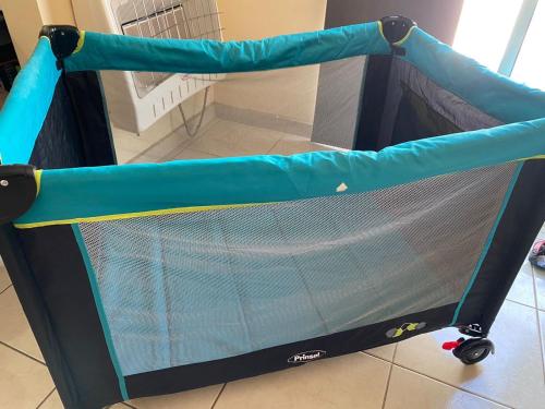 a net on a cart in a room at Departamento privado zona de la UACH in Chihuahua