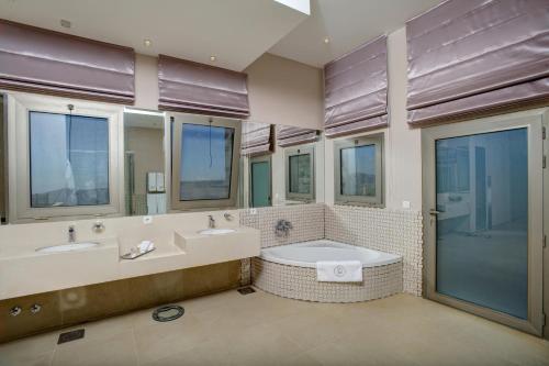 Kylpyhuone majoituspaikassa Cherry Blossom Boutique Hotel