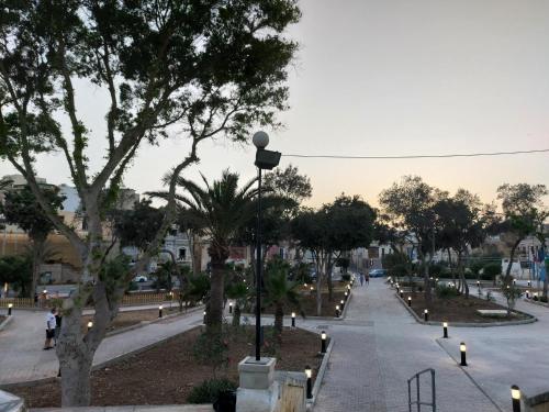 Επισκέπτες που μένουν στο Gizimina Apartment in Marsascala Malta few minutes away to the beach
