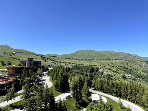 a view of a mountain with trees and a road at Studio au pied des pistes avec balcon 4/6 pers in Villarembert