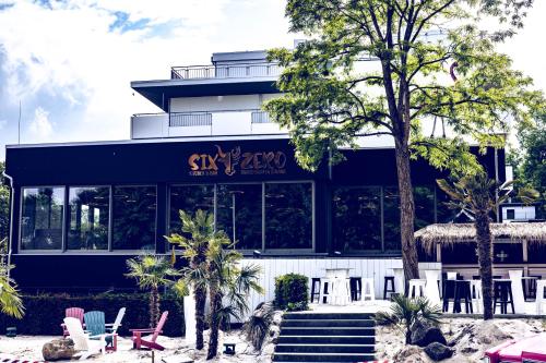 a building with chairs and tables in front of it at The Flamingo in Timmendorfer Strand