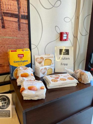 ホテルの敷地内または近くでの食事または食べ物