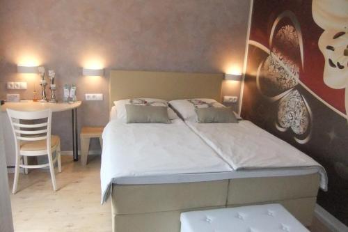 a bedroom with a bed and a table with a chair at Landhaus "Am Sonnenberg" in Diekholzen