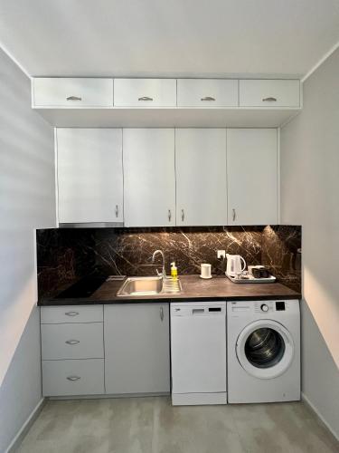 Cuisine ou kitchenette dans l'établissement -Noclegi Marki-Pokoje z łazienkami-Parking-EV-okolica Warszawy-