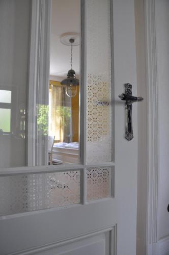 a mirror with a cross on a door at Villa Osterloff in Oderberg