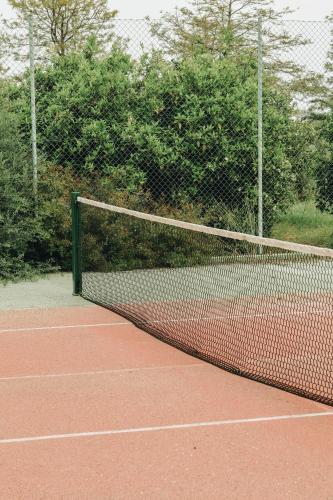 a tennis net sitting on a tennis court at Borgo Valle Rita in Ginosa Marina