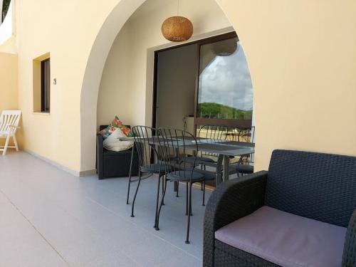 a room with a table and chairs and a couch at Lovely 1 bedroom beach house in Carvoeiro