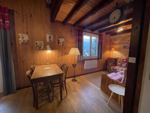 a living room with a table and a couch at Le Chalet de Goncelin in Goncelin