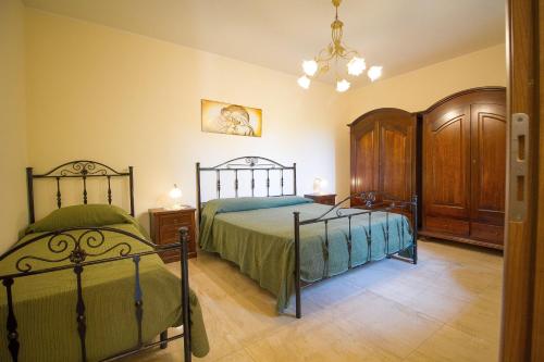 Posteľ alebo postele v izbe v ubytovaní Etna-Royal-View-Appartamento-Bilocale-Vista-Giardino