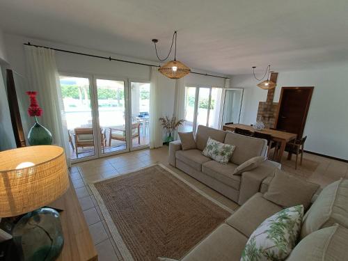 a living room with a couch and a table at VILLA VEGA RELAX EN EL PARAISO in Es Mercadal