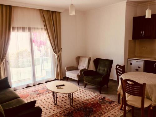 a living room with a couch and chairs and a table at Orya Aparts in Gümbet